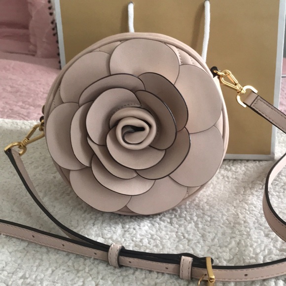 mk vivianne canteen crossbody